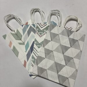 Украсно кесе 1/12 G48(M)-18х9х25cm 200ден/ G49(L)-25x12x33cm 240ден G50(XL)-31x11x42cm 300ден